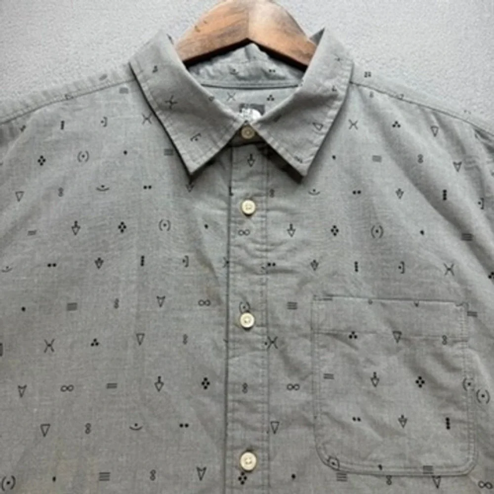 The North Face Button Down Shirt Short Sleeve Regular Fit XL Gray Geometric Prep